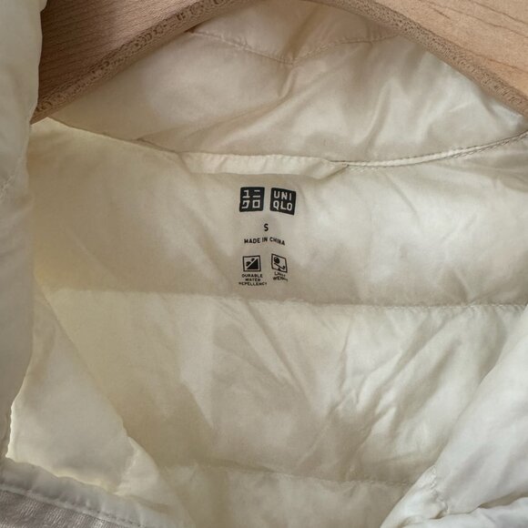 Uniqlo Ultra Light Down Jacket in Creamy White Size Small - Picture 2 of 5